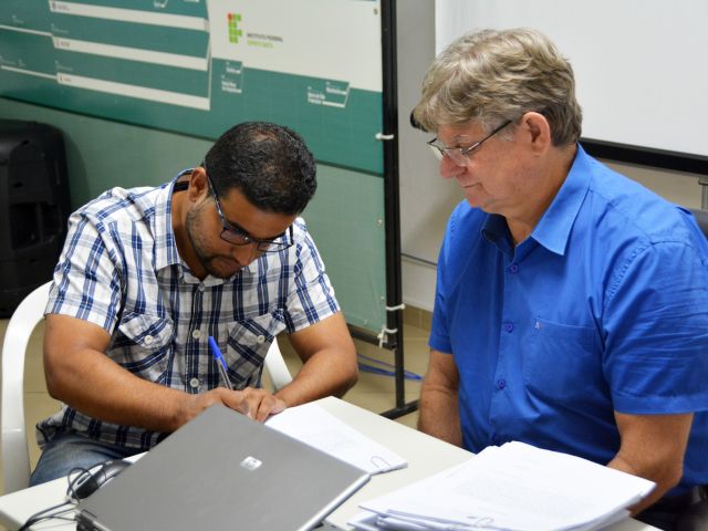 Vinte e quatro novos servidores tomam posse no Ifes