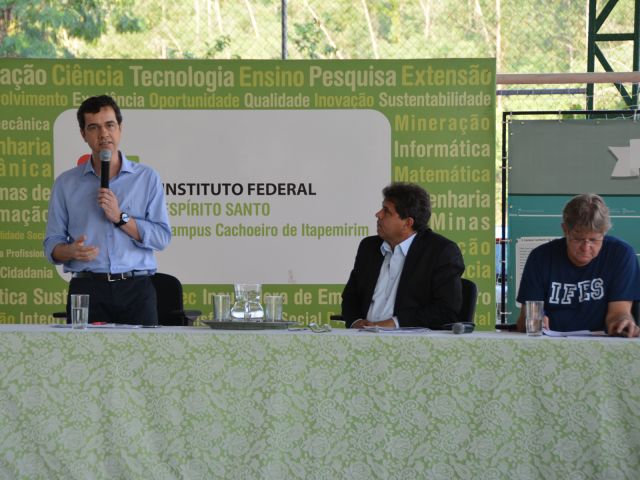 Campus Cachoeiro recebe primeiro debate dos candidatos a reitor