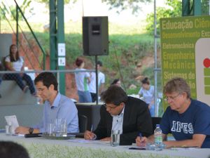 Campus Cachoeiro recebe primeiro debate dos candidatos a reitor