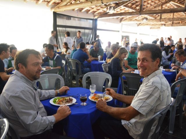 Ifes e Sicoob realizam almoço com produtores capixabas e juízes da Cup of Excellence