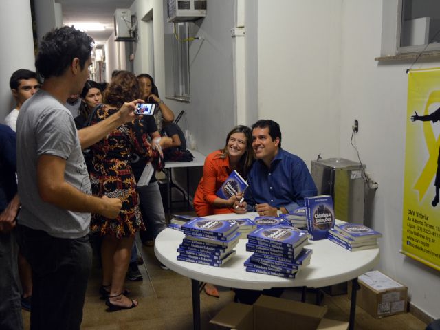 Jornalista André Trigueiro lança livro no Campus Vitória