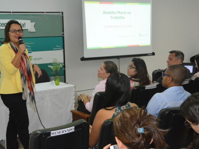 Servidores do Ifes participam de mesa-redonda sobre assédio moral no trabalho