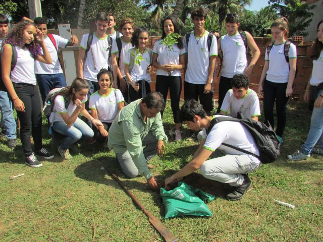 Alunos do Técnico em Meio Ambiente de Vitória têm primeira aula prática