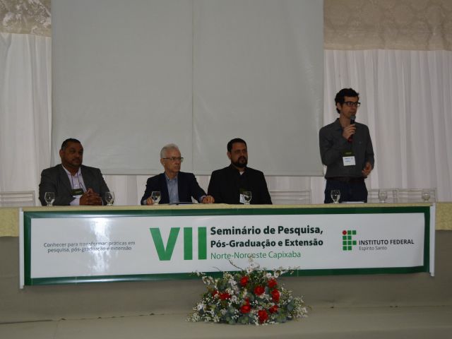 Seminário de Pesquisa, Pós-Graduação e Extensão reúne servidores de 9 campi em Barra de São Francisco