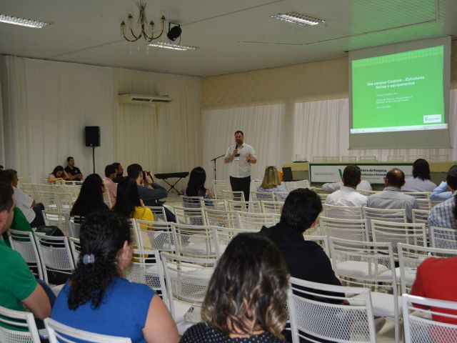 Seminário de Pesquisa, Pós-Graduação e Extensão reúne servidores de 9 campi em Barra de São Francisco