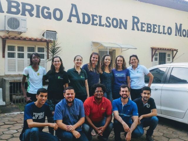 Alunos e servidores do Campus Cachoeiro entregam doações em lar de idosos