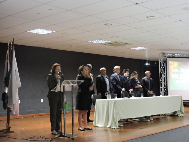 Professora Maria Ciavatta aborda desafios do atual contexto brasileiro para a educação pública