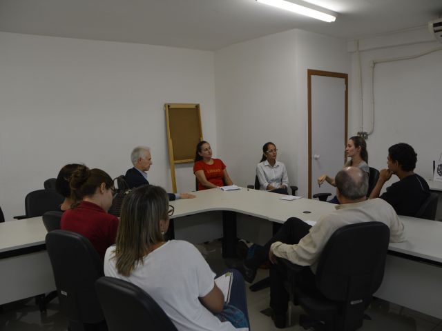 Representantes da Comunidade Surda discutem demandas com o reitor do Ifes