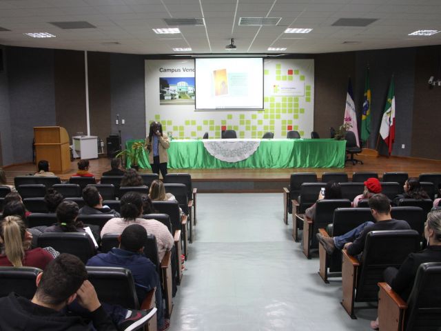 Campus Venda Nova inicia curso sobre relações étnico-raciais na educação