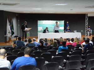 Confira fotos e vídeo do último debate entre candidatos a reitor