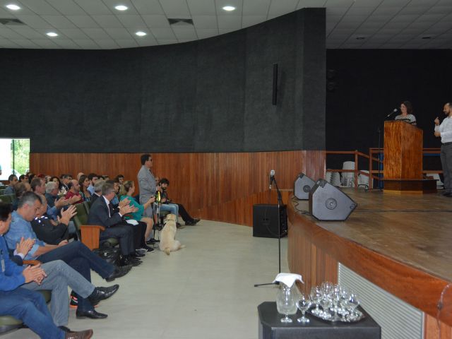 Entrega do primeiro cão-guia no Campus de Alegre