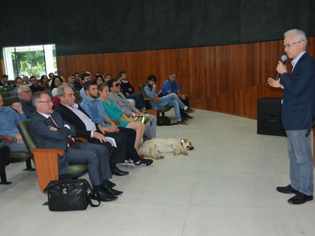 Entrega do primeiro cão-guia no Campus de Alegre