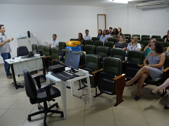 Reitoria promove palestra sobre ergonomia para os servidores