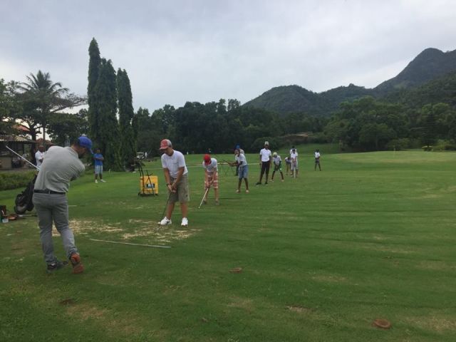 Estudantes do projeto Cultura Golfística passam o dia em clube