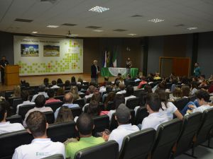 2016 - Palestra sobre cafeicultura colombiana e dança pomerana marcam a manhã do segundo dia da JIC 