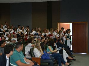 Palestra sobre cafeicultura colombiana e dança pomerana marcam a manhã do segundo dia da JIC