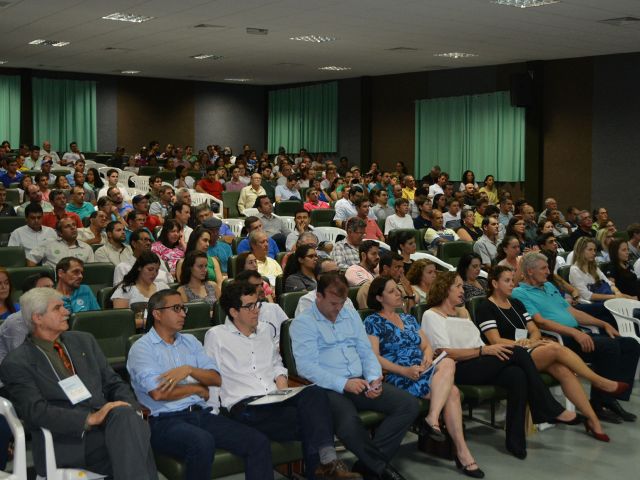 Campus Venda Nova recebe produtores rurais em palestras sobre leite e café