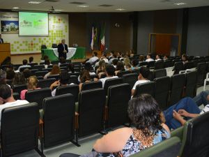 Campus Venda Nova recebe produtores rurais em palestras sobre leite e café