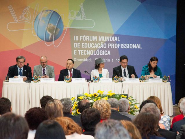 lanamento_forum_mundial_02