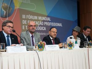 lanamento_forum_mundial_01