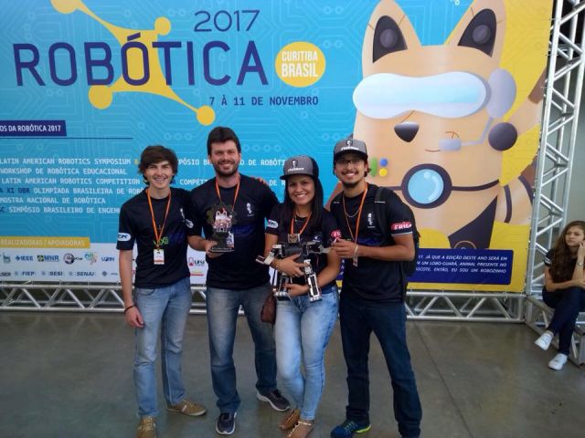 Equipe de robótica do Campus Colatina vence competição brasileira e latino-americana em três categorias