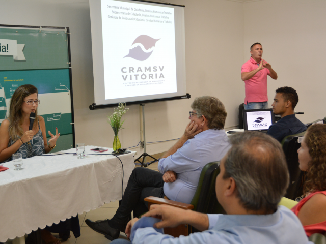 Mesa-redonda sobre violência e assédio encerra programação do Mês da Mulher na Reitoria