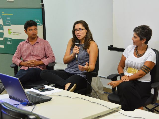 Mesa-redonda debate igualdade de gênero na Reitoria