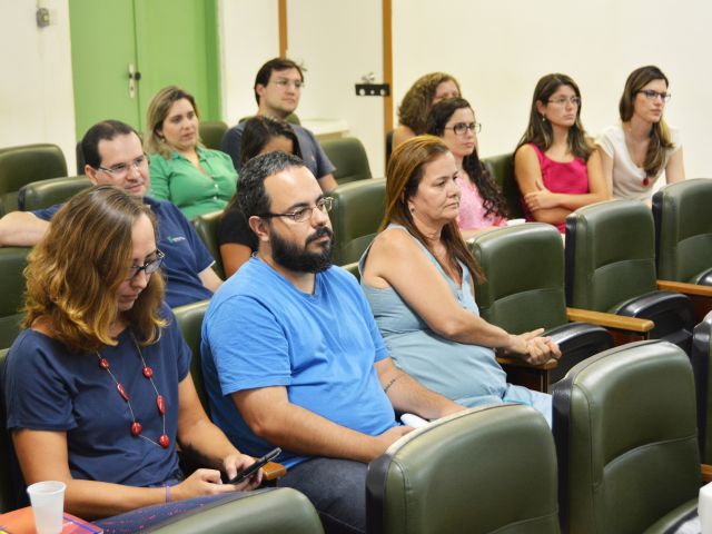 Mesa-redonda debate igualdade de gênero na Reitoria