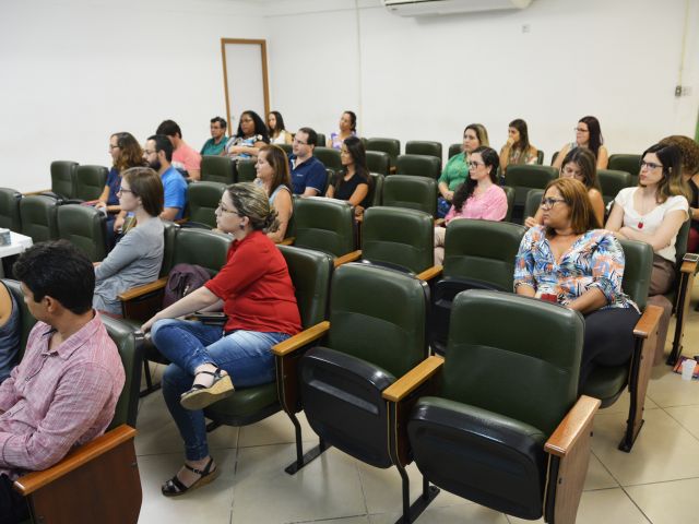 Mesa-redonda debate igualdade de gênero na Reitoria