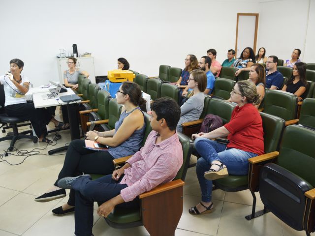 Mesa-redonda debate igualdade de gênero na Reitoria