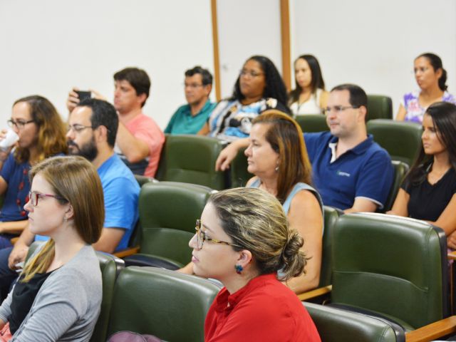 Mesa-redonda debate igualdade de gênero na Reitoria