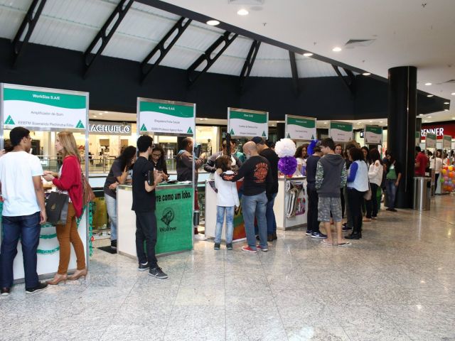 Alunos do Campus Centro-Serrano participam da XIX Feira de Miniempresas 