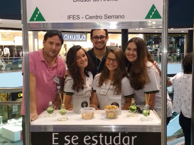 Alunos do Campus Centro-Serrano participam da XIX Feira de Miniempresas 