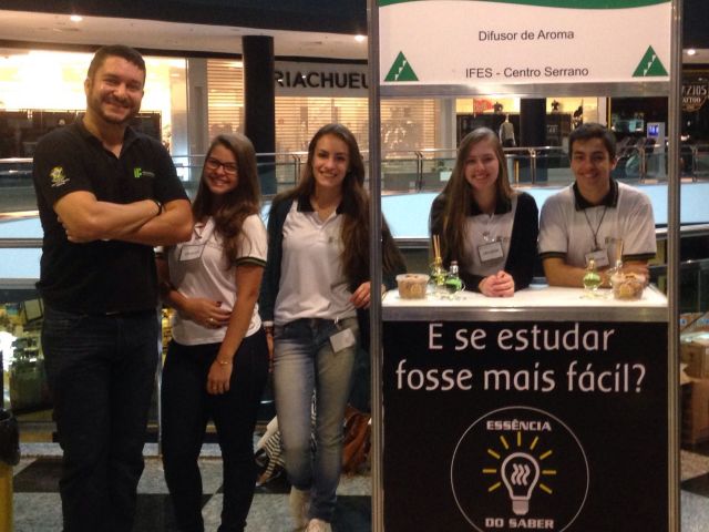 Alunos do Campus Centro-Serrano participam da XIX Feira de Miniempresas 