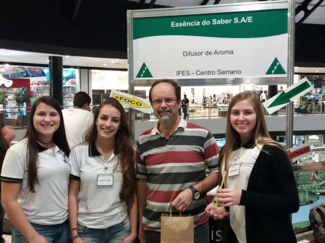 Alunos do Campus Centro-Serrano participam da XIX Feira de Miniempresas 