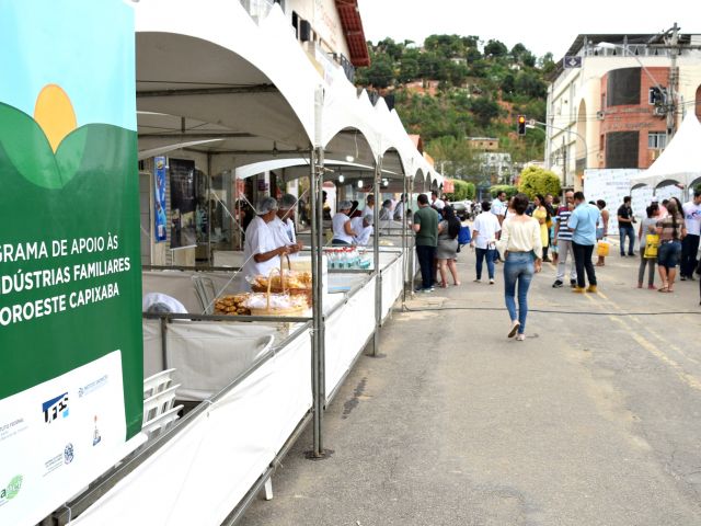 Campus Barra de São Francisco promove III Mostra de Produtos das agroindústrias