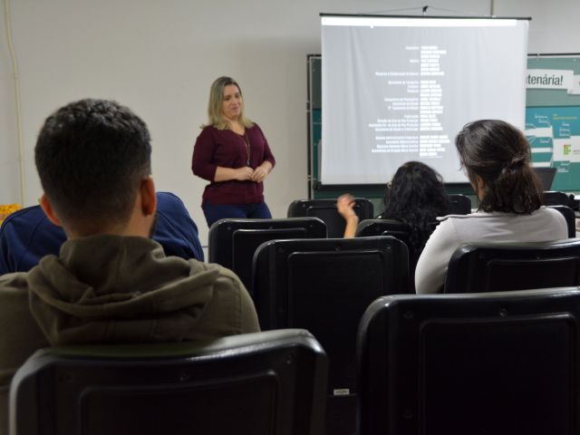 Filme “Nunca me sonharam” é exibido para servidores da Reitoria