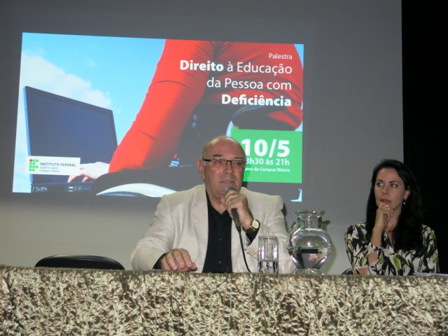 Palestra sobre o Direito à Educação da Pessoa com Deficiência é realizada no Campus Vitória