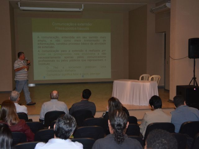 Representantes dos campi debatem sobre extensão e ações de comunicação em Santa Teresa