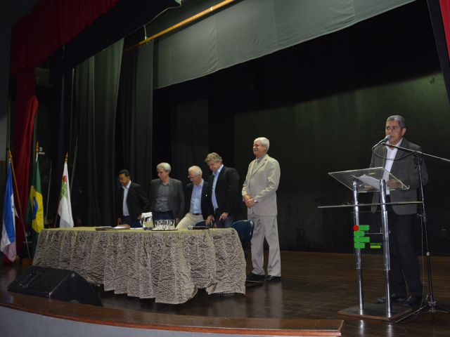 Cerimônia de posse dos novos diretores-gerais lota Teatro do Campus Vitória