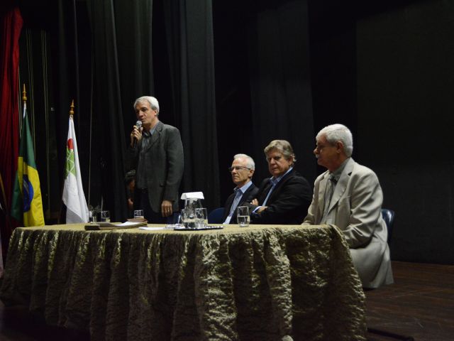 Cerimônia de posse dos novos diretores-gerais lota Teatro do Campus Vitória