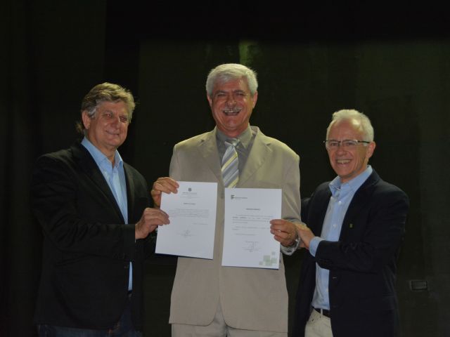 Cerimônia de posse dos novos diretores-gerais lota Teatro do Campus Vitória