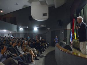 2017 - Cerimônia de posse dos novos diretores-gerais lota Teatro do Campus Vitória