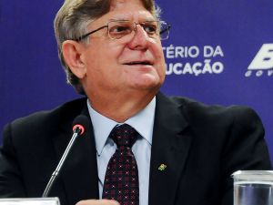 Jadir Pela toma posse como reitor do Ifes