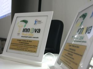 2014 - Alunos e professores recebem premiação em encontro na Reitoria