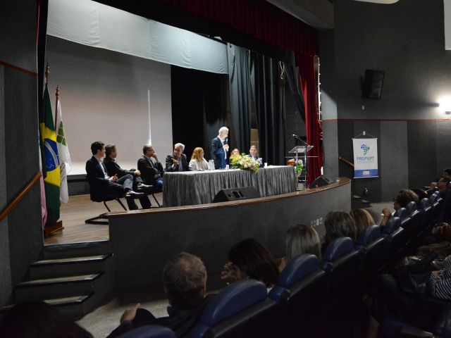 Teatro do Campus Vitória recebe aula inaugural do ProfEPT