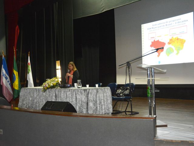 Teatro do Campus Vitória recebe aula inaugural do ProfEPT