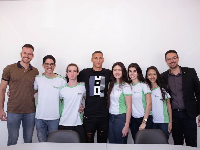 Campus Nova Venécia homenageia o jogador Richarlison