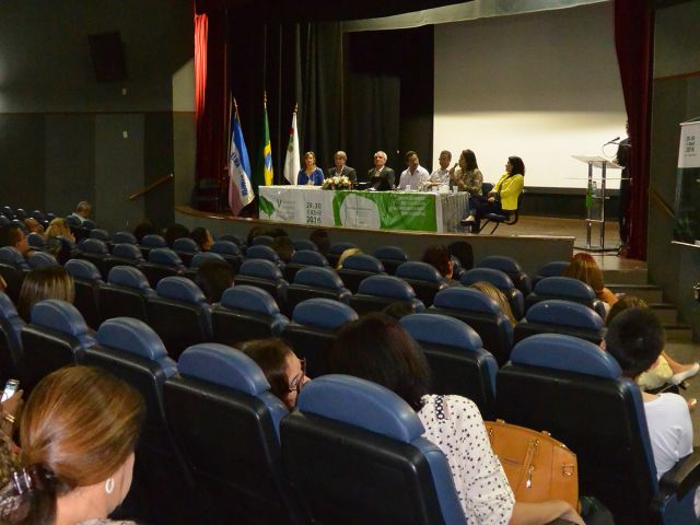 Debate e palestra marcam o primeiro dia do 5º Seminário das Especializações Proeja e EPT