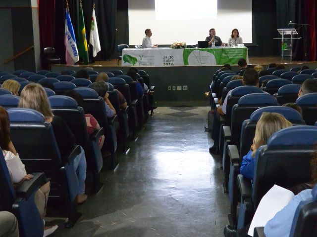 Debate e palestra marcam o primeiro dia do 5º Seminário das Especializações Proeja e EPT